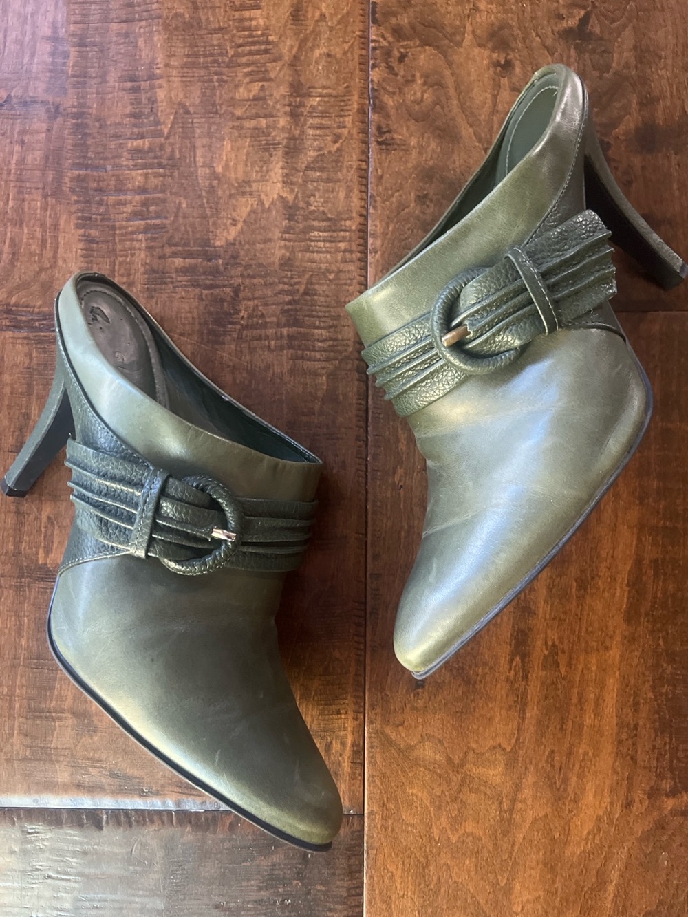 Gianni Bini Cooper 201 olive green leather slip-on mules with pointed toes